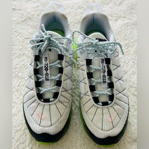 Nike Mens Air Max MX-720-818 White Black Green Shoes CT1266-101 
Size US 9.5